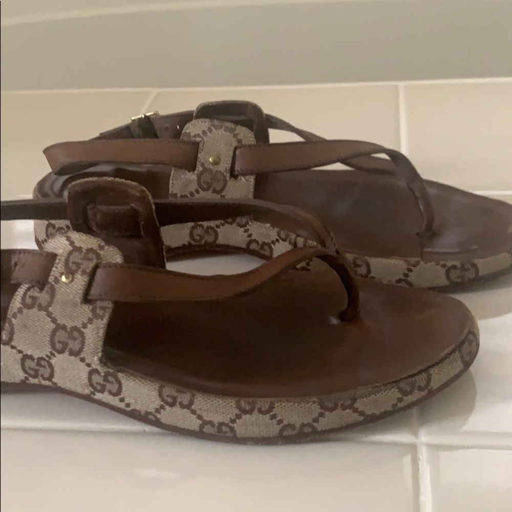 Gucci thong sandals size 38.5